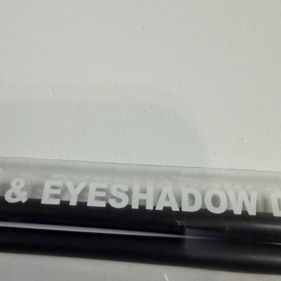 🧡10/$10 Concealer & Eyeshadow Brush Duo - Picture 5 of 7